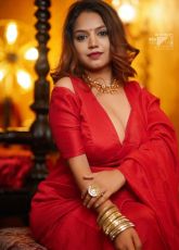 Shrihin Nari Nude Dildo & Fingering Ribbing her Pussy