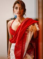 Simi Das See Thru Ligerie Stripping & Ass Closeup Twerking